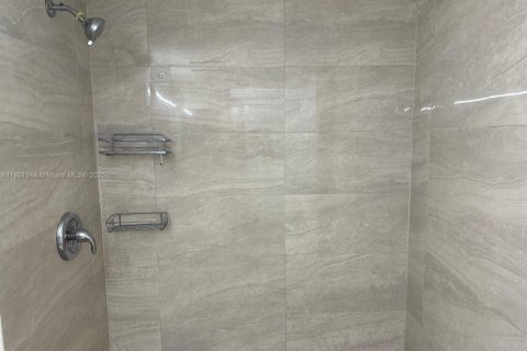 Copropriété à louer à Miami, Floride: 2 chambres, 83.43 m2 № 1855329 - photo 7