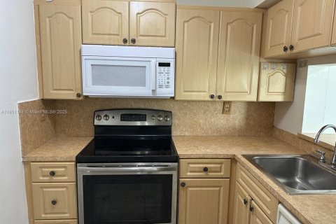 Copropriété à louer à Miami, Floride: 2 chambres, 83.43 m2 № 1855329 - photo 2