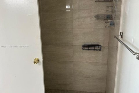 Copropriété à louer à Miami, Floride: 2 chambres, 83.43 m2 № 1855329 - photo 13