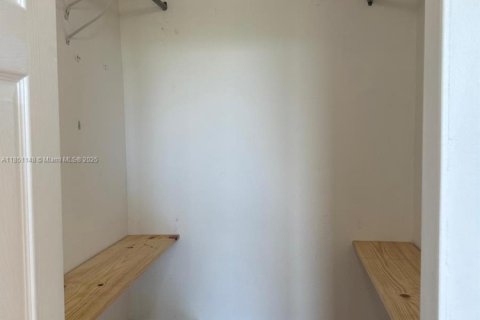 Copropriété à louer à Miami, Floride: 2 chambres, 83.43 m2 № 1855329 - photo 11