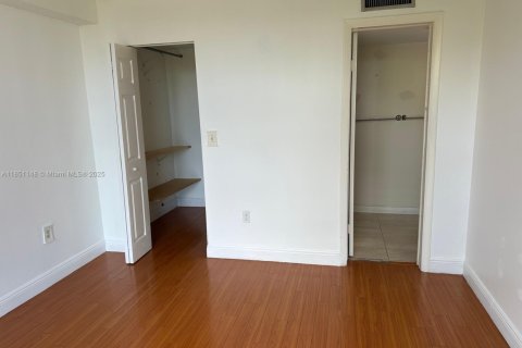 Copropriété à louer à Miami, Floride: 2 chambres, 83.43 m2 № 1855329 - photo 14