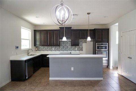 House in Kissimmee, Florida 5 bedrooms, 278.89 sq.m. № 2103076 - photo 4