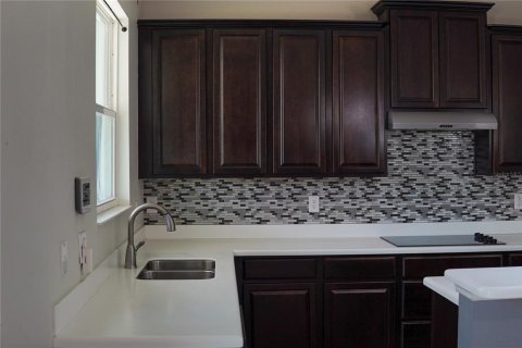 House in Kissimmee, Florida 5 bedrooms, 278.89 sq.m. № 2103076 - photo 8
