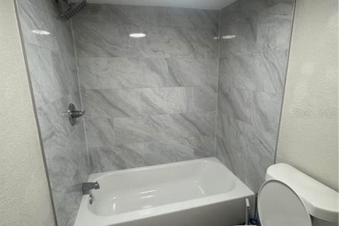 Villa ou maison à louer à Lakeland, Floride: 2 chambres, 83.61 m2 № 2381201 - photo 10