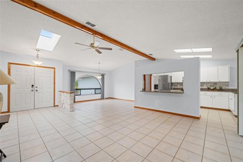 House in Spring Hill, Florida 3 bedrooms, 151.8 sq.m. № 1917964 - photo 6