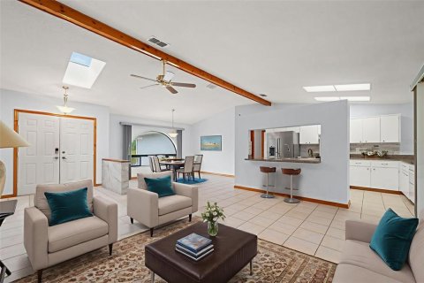 House in Spring Hill, Florida 3 bedrooms, 151.8 sq.m. № 1917964 - photo 5