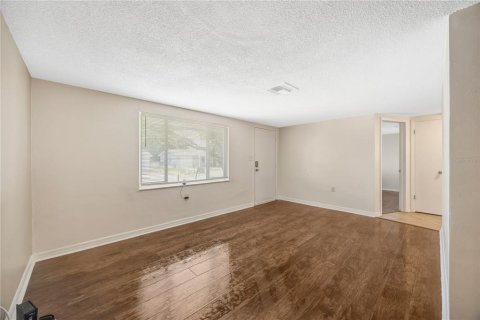 House in Port Richey, Florida 3 bedrooms, 84.73 sq.m. № 2232171 - photo 5