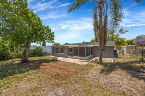 House in Port Richey, Florida 3 bedrooms, 84.73 sq.m. № 2232171 - photo 20