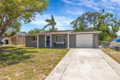 House in Port Richey, Florida 3 bedrooms, 84.73 sq.m. № 2232171 - photo 2