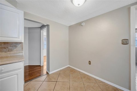 House in Port Richey, Florida 3 bedrooms, 84.73 sq.m. № 2232171 - photo 11