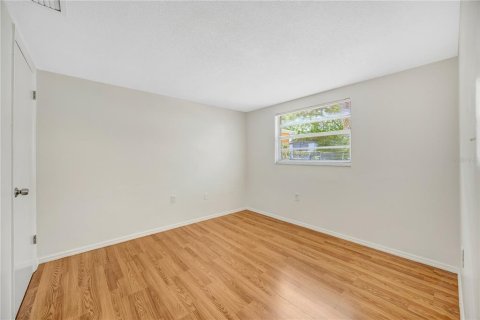 House in Port Richey, Florida 3 bedrooms, 84.73 sq.m. № 2232171 - photo 6