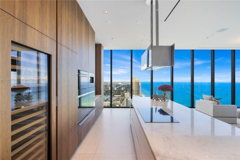 Condominio en venta en Sunny Isles Beach, Florida, 6 dormitorios, 567.26 m2 № 1954544 - foto 24