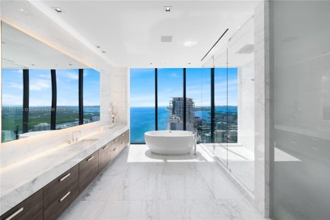 Condominio en venta en Sunny Isles Beach, Florida, 6 dormitorios, 567.26 m2 № 1954544 - foto 8