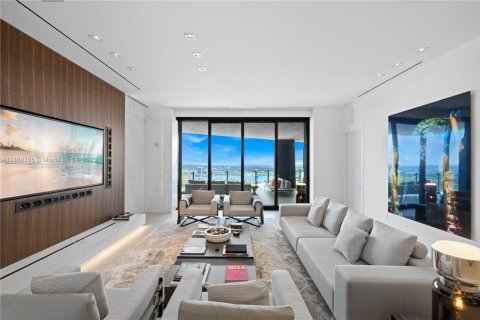 Condominio en venta en Sunny Isles Beach, Florida, 6 dormitorios, 567.26 m2 № 1954544 - foto 11
