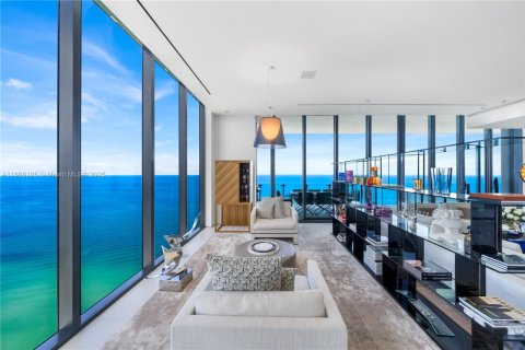 Condominio en venta en Sunny Isles Beach, Florida, 6 dormitorios, 567.26 m2 № 1954544 - foto 27