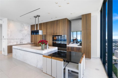 Condominio en venta en Sunny Isles Beach, Florida, 6 dormitorios, 567.26 m2 № 1954544 - foto 9