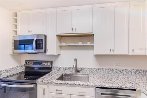 Condo in Gainesville, Florida, 2 bedrooms  № 2223154 - photo 13