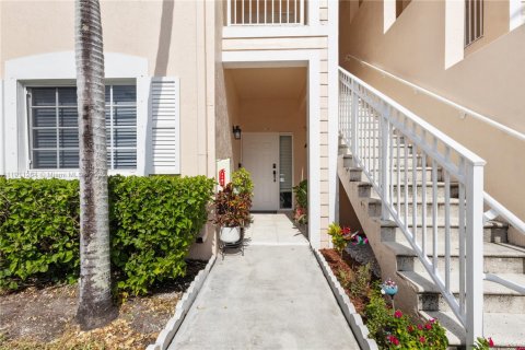 Condominio en alquiler en Homestead, Florida, 3 dormitorios, 113.43 m2 № 1969365 - foto 2