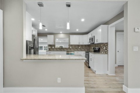 Casa en venta en Avon Park, Florida, 5 dormitorios, 304.07 m2 № 1392200 - foto 5