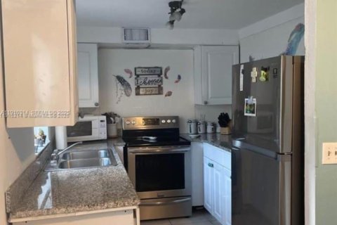 Condo in Delray Beach, Florida, 2 bedrooms № 1972881 - photo 20