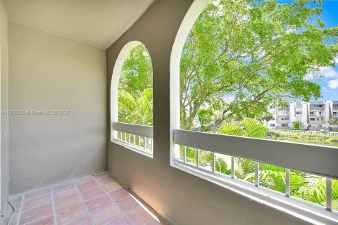 Condominio en alquiler en Miami, Florida, 2 dormitorios, 84.73 m2 № 1889989 - foto 10