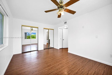 Condominio en alquiler en Miami, Florida, 2 dormitorios, 84.73 m2 № 1889989 - foto 20