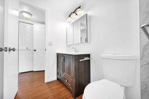 Condominio en alquiler en Miami, Florida, 2 dormitorios, 84.73 m2 № 1889989 - foto 25