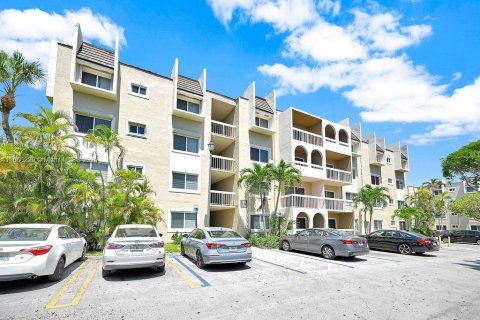 Condominio en alquiler en Miami, Florida, 2 dormitorios, 84.73 m2 № 1889989 - foto 3