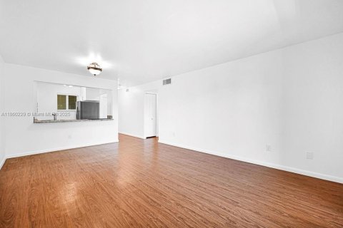 Condominio en alquiler en Miami, Florida, 2 dormitorios, 84.73 m2 № 1889989 - foto 17