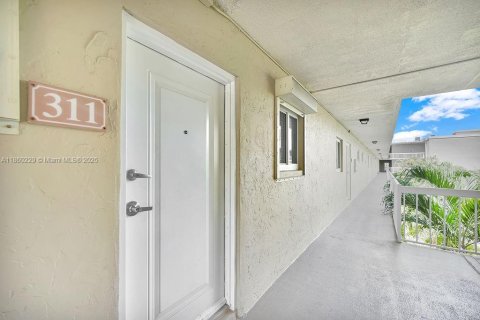 Condominio en alquiler en Miami, Florida, 2 dormitorios, 84.73 m2 № 1889989 - foto 6