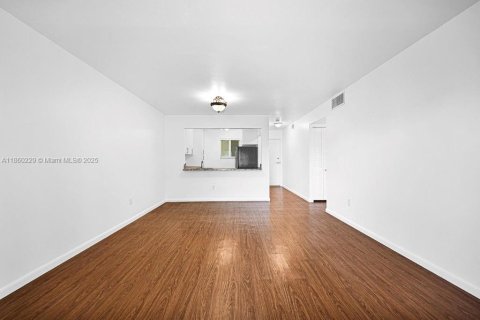 Condominio en alquiler en Miami, Florida, 2 dormitorios, 84.73 m2 № 1889989 - foto 18