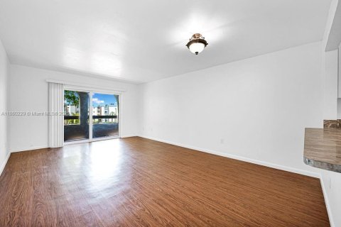 Condominio en alquiler en Miami, Florida, 2 dormitorios, 84.73 m2 № 1889989 - foto 8