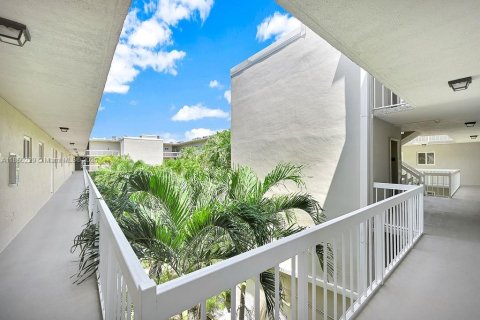 Condominio en alquiler en Miami, Florida, 2 dormitorios, 84.73 m2 № 1889989 - foto 5
