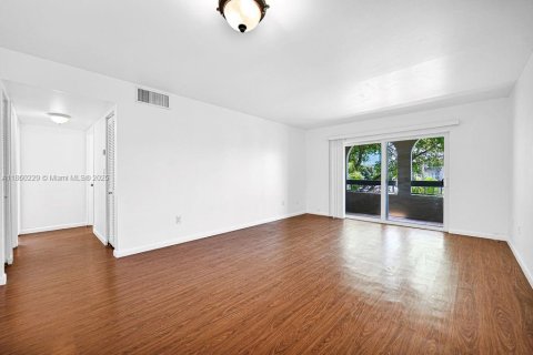 Condominio en alquiler en Miami, Florida, 2 dormitorios, 84.73 m2 № 1889989 - foto 9