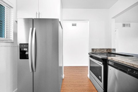 Condominio en alquiler en Miami, Florida, 2 dormitorios, 84.73 m2 № 1889989 - foto 14