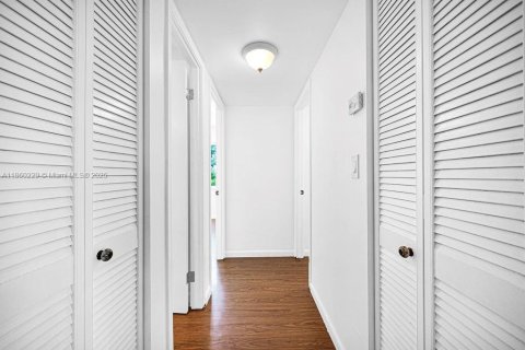 Condominio en alquiler en Miami, Florida, 2 dormitorios, 84.73 m2 № 1889989 - foto 19
