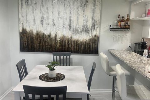 Condo in Sarasota, Florida, 2 bedrooms  № 2226662 - photo 9