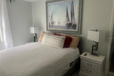 Condo in Sarasota, Florida, 2 bedrooms  № 2226662 - photo 13