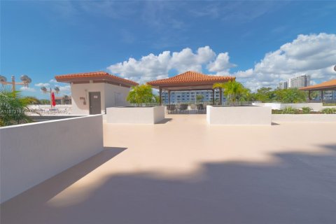 Condo in Sunny Isles Beach, Florida, 2 bedrooms  № 1897988 - photo 28