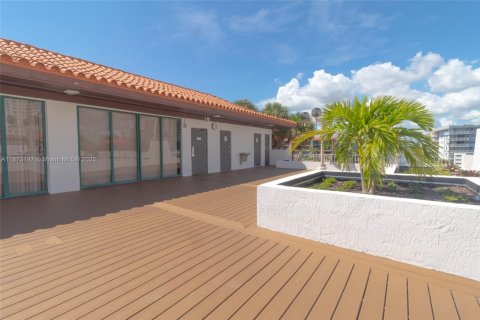 Condo in Sunny Isles Beach, Florida, 2 bedrooms  № 1897988 - photo 29