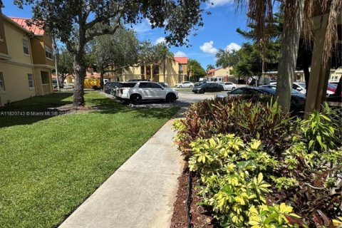 Condominio en venta en Hialeah, Florida, 2 dormitorios, 90.86 m2 № 1779242 - foto 4