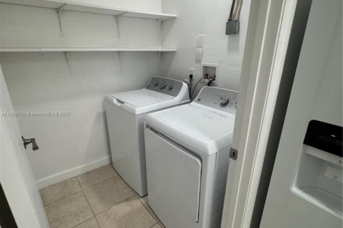 Condominio en venta en Hialeah, Florida, 2 dormitorios, 90.86 m2 № 1779242 - foto 20