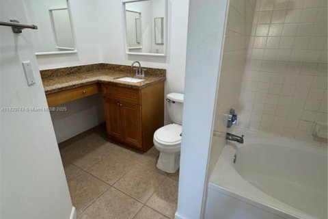Condominio en venta en Hialeah, Florida, 2 dormitorios, 90.86 m2 № 1779242 - foto 16