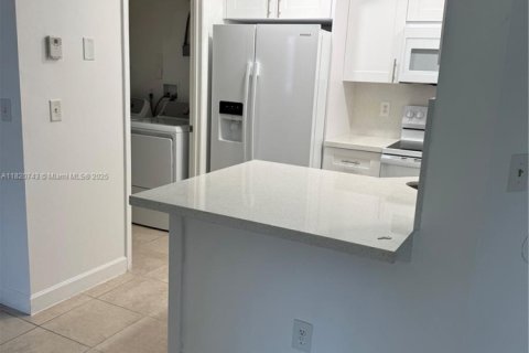 Condominio en venta en Hialeah, Florida, 2 dormitorios, 90.86 m2 № 1779242 - foto 12