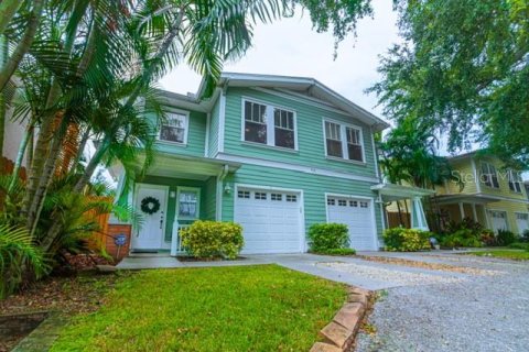 Touwnhouse à vendre à Tampa, Floride: 2 chambres, 128.02 m2 № 1912664 - photo 1