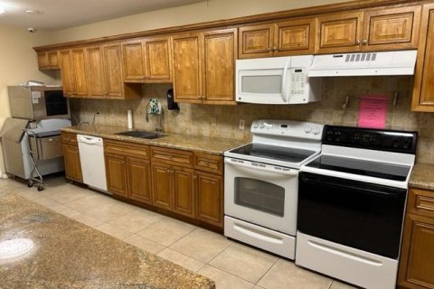 Condo in Margate, Florida, 2 bedrooms  № 1141460 - photo 1