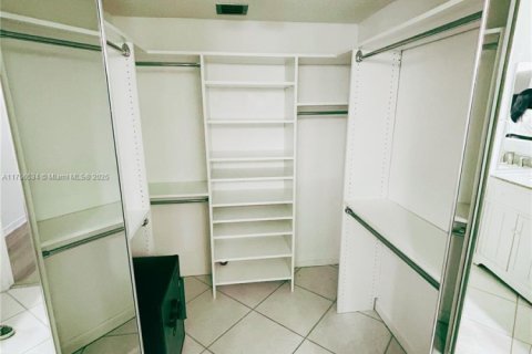 Condo in Tamarac, Florida, 2 bedrooms  № 1860210 - photo 14