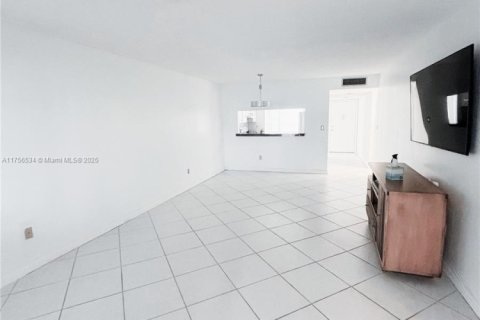 Condo in Tamarac, Florida, 2 bedrooms  № 1860210 - photo 4
