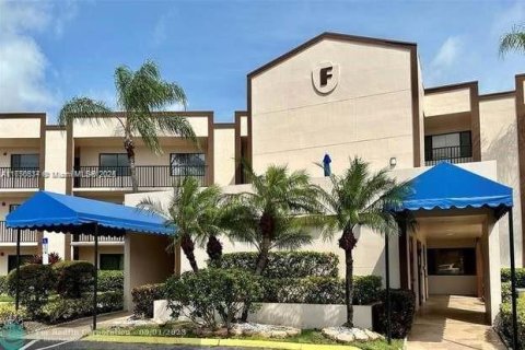 Condo in Tamarac, Florida, 2 bedrooms  № 1860210 - photo 1