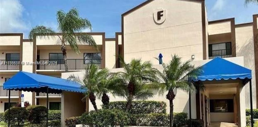 Condo in Tamarac, Florida, 2 bedrooms № 1860210